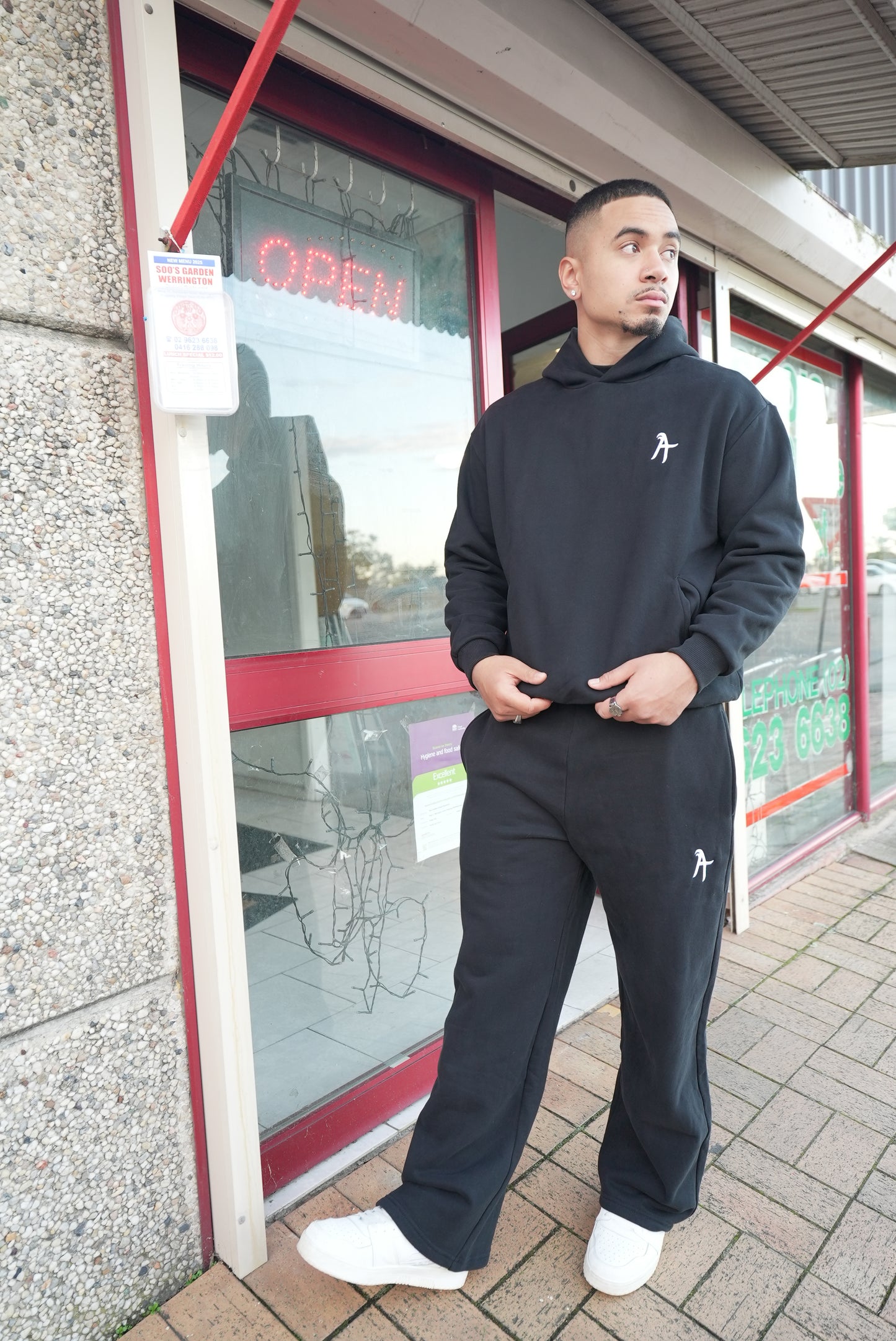 AT Straightleg Trackpants - Black